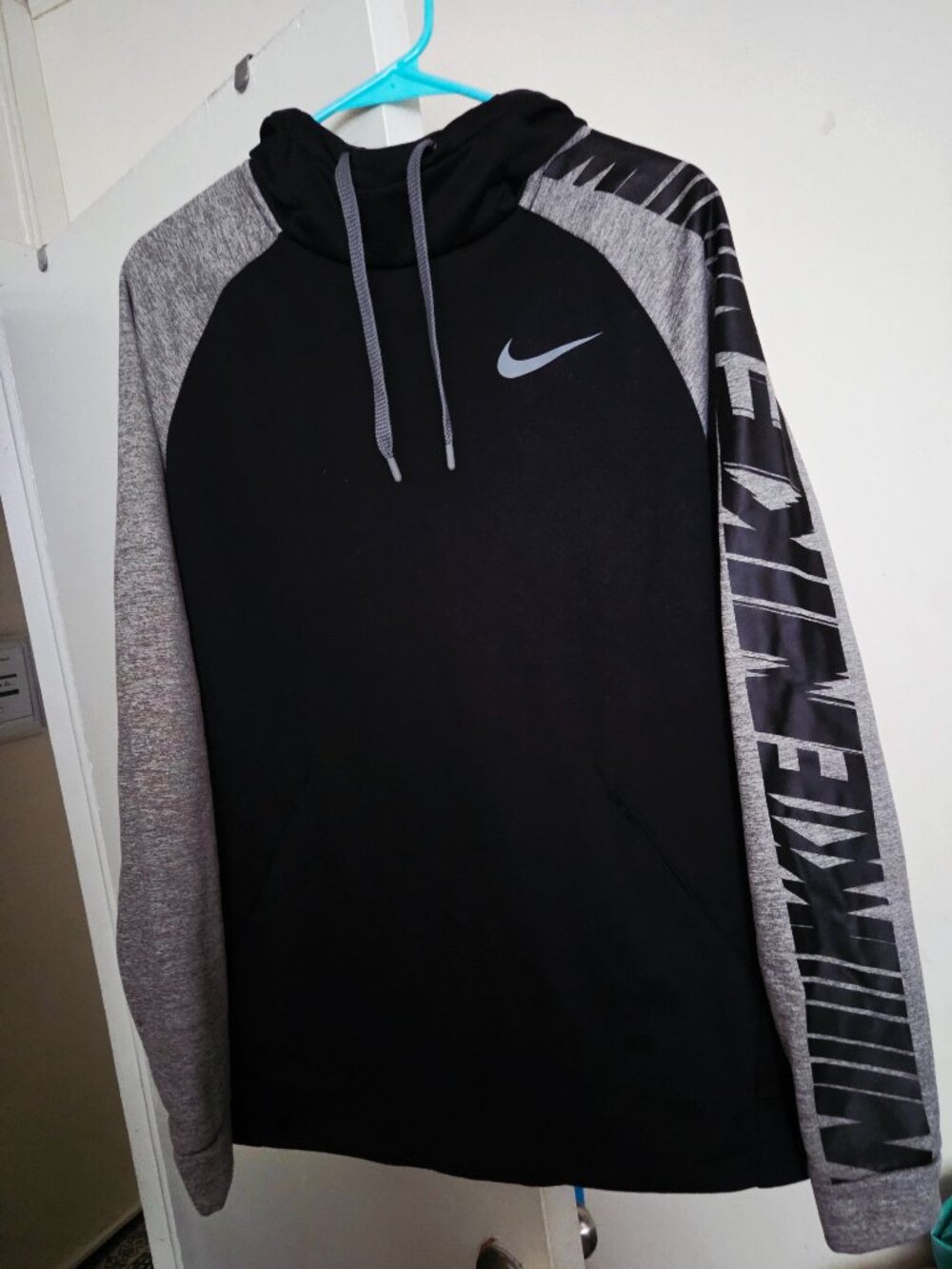 Mens size large nike hoodie